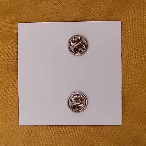 Marc Jacobs Pin - Picture 2 of 2